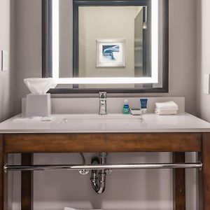 1 Bedroom Suite 2 Queen